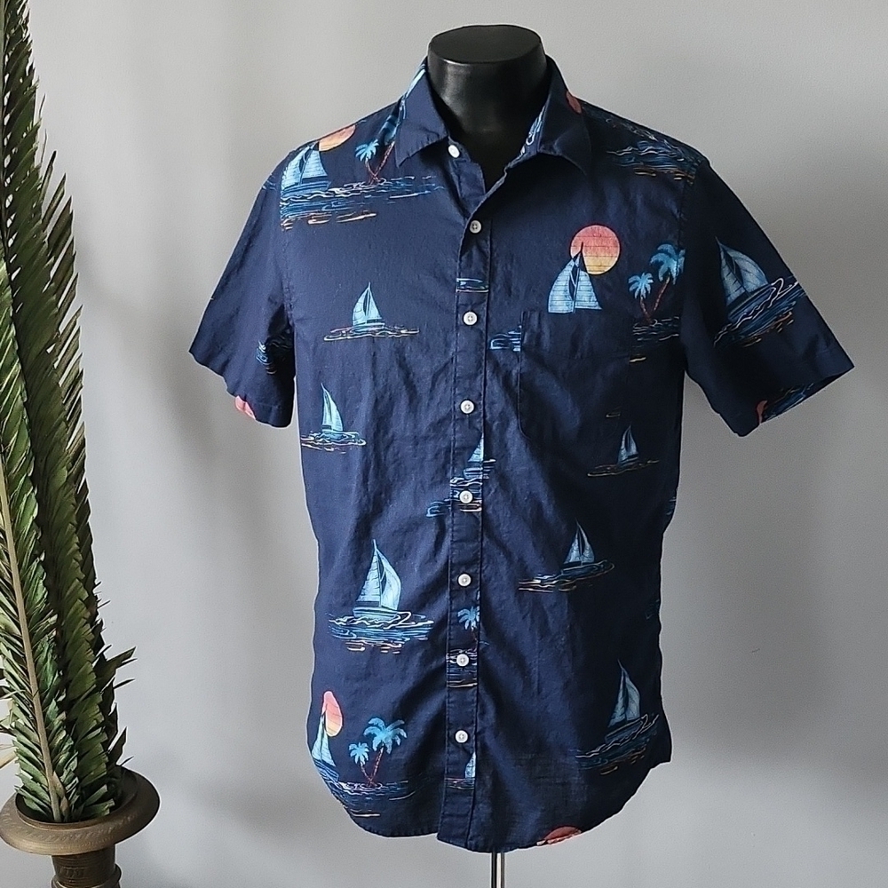 American Eagle Navy blue sailboat button-down shirt Size: MT